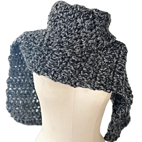 Chunky Knit Gray Scarf - Picture 3 of 4